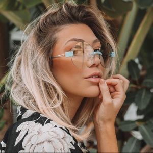 Pastel blue round fashion festival sunglasses, spring eyewear